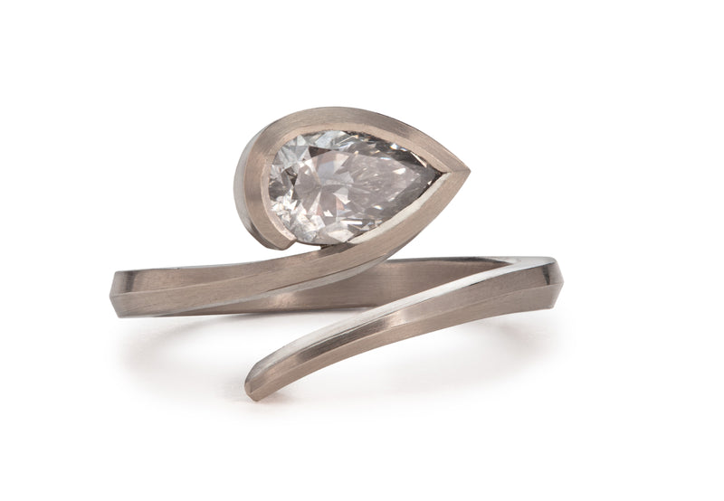 Art Nouveau 18ct White Gold & Diamond Twist Ring (281U) | The Antique  Jewellery Company